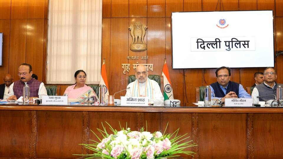 Amit Shah, Delhi CM Rekha Gupta Visit Police Headquarters Ahead of INDIA Bloc Rally; Law and Order Reviewed photo